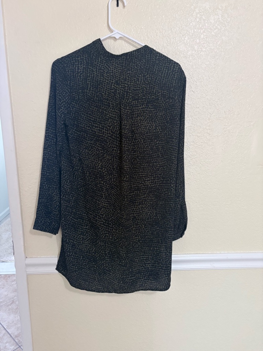 Anne Klein Black with Tan Pattern Long-Sleeve Tunic - Picture 5 of 5